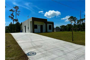 323 Mangonia Avenue, Lehigh Acres, FL 33974 - MLS#225060714