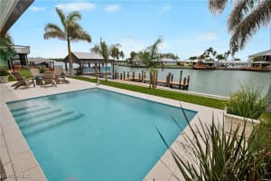 190 Tahiti Cir, Naples
