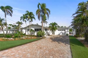 465 Donora Boulevard, Fort Myers Beach, FL 33931 - MLS#225060737