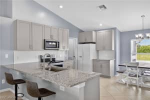 2525 4th Place, Cape Coral, FL 33909 - MLS#225060772