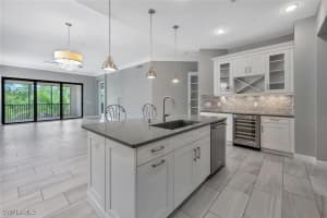 16386 Viansa Way 201, Naples