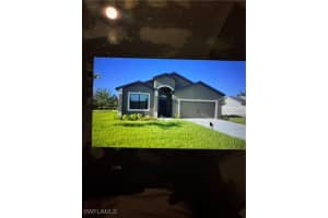 922 Sw 36th St, Cape Coral