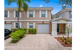 5569 Cove Cir 74, Naples