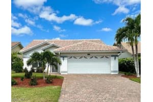 360 Fox Den Cir, Naples