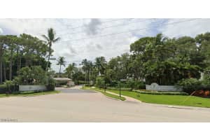 804 Wiggins Bay Dr 22r, Naples