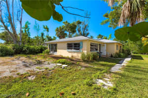 837 Casa Ybel Rd, Sanibel