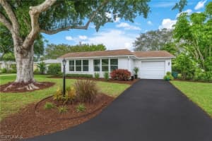 233 Yorkshire Ct, Naples