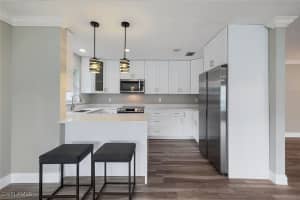 233 YORKSHIRE Court, Naples, FL 34112 - MLS#225061837