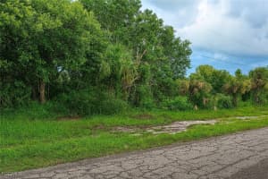 613 Grant Boulevard, Lehigh Acres, FL 33974 - MLS#225061964