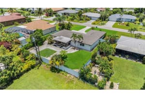 127 43rd Lane, Cape Coral, FL 33904 - MLS#225061995