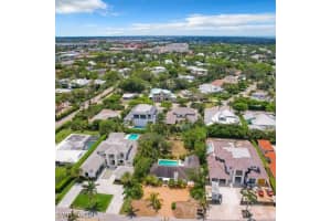 650 S Golf Drive, Naples, FL 34102 - MLS#225062063