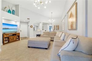 6770 Huntington Lakes Cir 203, Naples