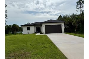 811 Thompson Avenue, Lehigh Acres, FL 33972 - MLS#225062187