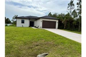 811 Thompson Avenue, Lehigh Acres, FL 33972 - MLS#225062187