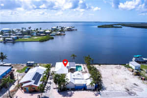 4741/4743 Pine Island Rd Nw, Matlacha