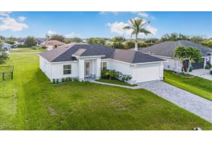 128 26th Place, Cape Coral, FL 33993 - MLS#225062213