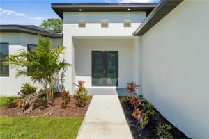 726 Cardinal Street, Lehigh Acres, FL 33974 - MLS#225062386