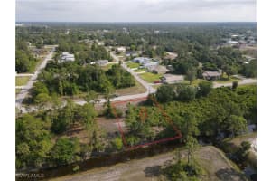 728 Manhattan Street, Lehigh Acres, FL 33974 - MLS#225062680