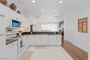 941 Hampton Circle, Naples, FL 34105 - MLS#225062724