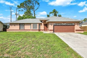 8072 Cypress Dr S, Fort Myers