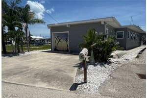 3827 Coconut Dr, St James City