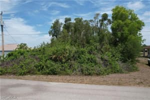 219 Manatee Street, Fort Myers, FL 33913 Sold 10/31/25