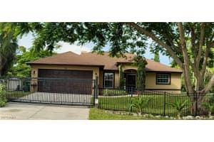 711 Pine Vale Dr, Naples