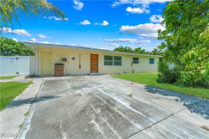 127 Schneider Dr, Fort Myers