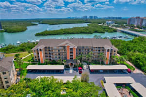 300 Horse Creek Dr 107, Naples