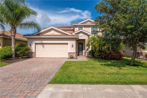 2470 Heydon Cir E, Naples