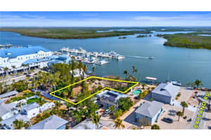 4851 Dolphin Lane, Fort Myers Beach, FL 33931 - MLS#225063591