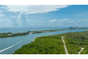 214 Poinciana Dr 204, Miami Beach, FL 33160 - MLS#225063608