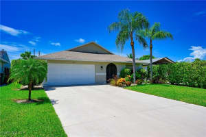 672 100th Avenue, Naples, FL 34108 - MLS#225063681