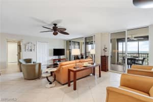 5601 Turtle Bay Drive, Naples, FL 34108 - MLS#225063922