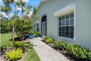 5485 Whitten Dr, Naples