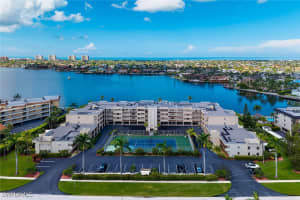 838 W Elkcam Cir 202, Marco Island