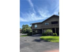 819 Palm View Dr 17, Naples