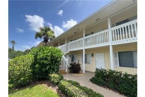 4613 Bayshore Dr B7, Naples