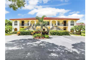208 Deerwood Cir 5, Naples