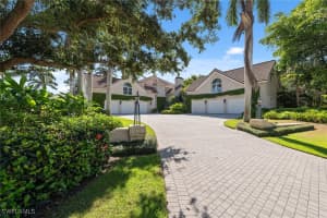 356 Colony Dr, Naples