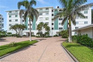 2011 Gulf Shore Blvd N 26, Naples