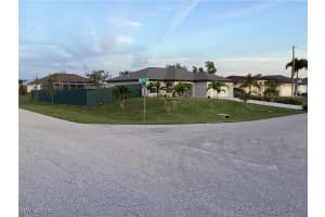 309 22nd Place, Cape Coral, FL 33993 - MLS#225065117