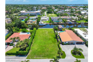 1598 Curlew Avenue, Naples, FL 34102 - MLS#225065154