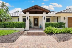 230 CHAMPNEY BAY Court, Naples, FL 34102 - MLS#225065281