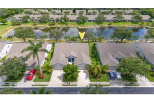 6239 Mandalay Cir 42, Naples