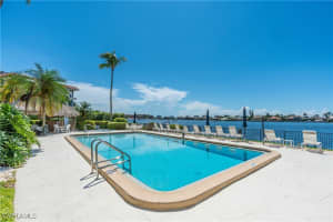 838 W Elkcam Cir 302, Marco Island