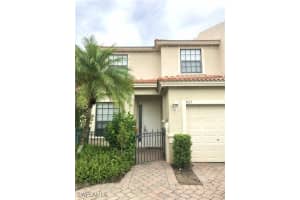 7423 Bristol Cir, Naples