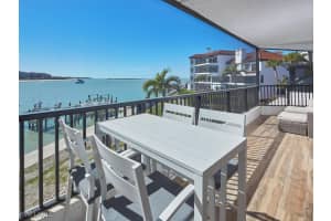 324 La Peninsula Boulevard, Naples, FL 34113 - MLS#225065431