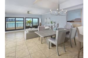 324 La Peninsula Boulevard, Naples, FL 34113 - MLS#225065431