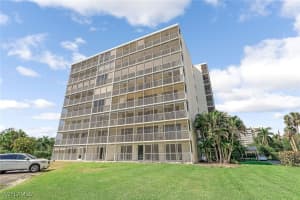 5 Bluebill Avenue, Naples, FL 34108 - MLS#225065557